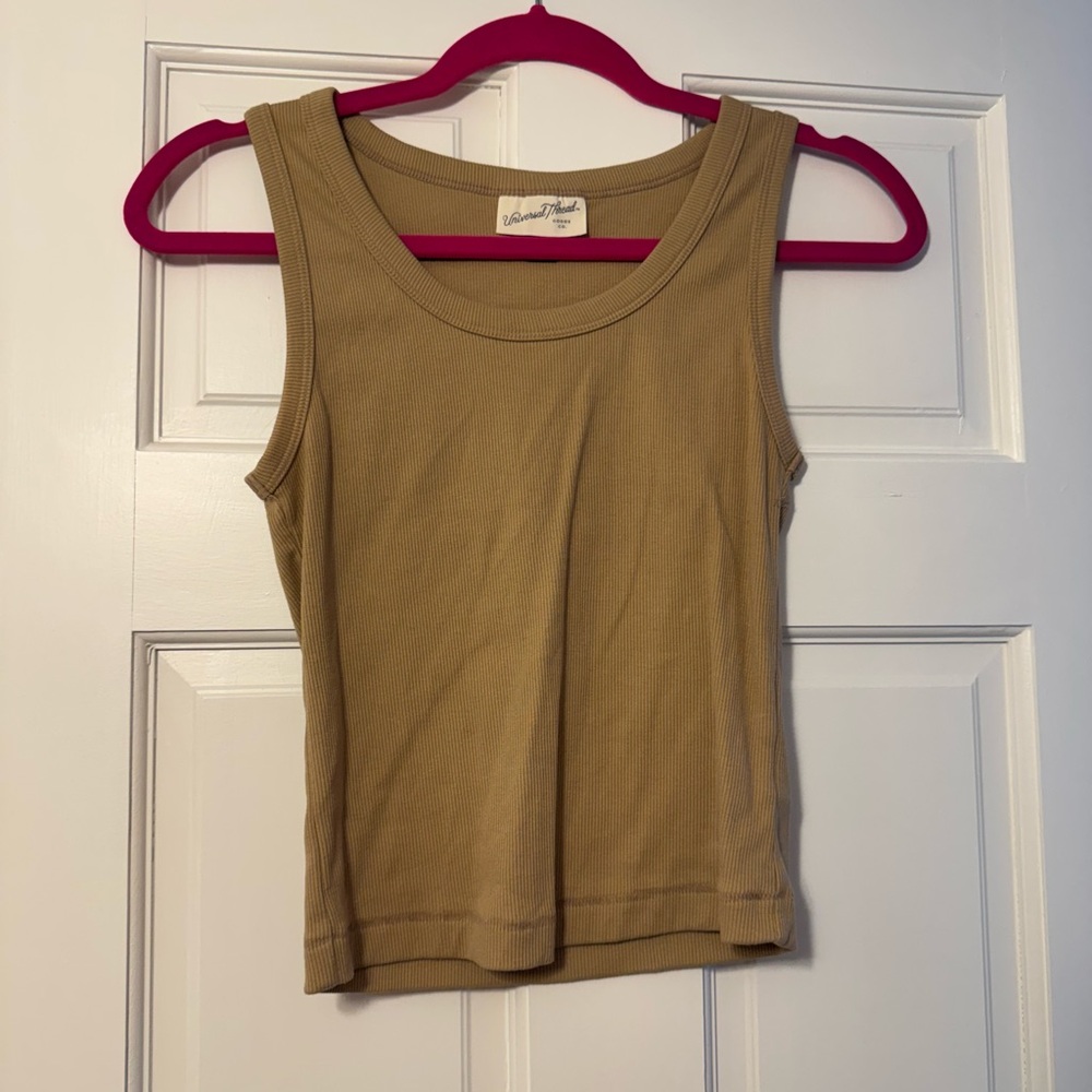 Universal threads tank